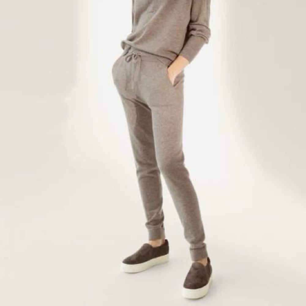 The Reset Lounge Jogger, Biscotti, M (EUC)